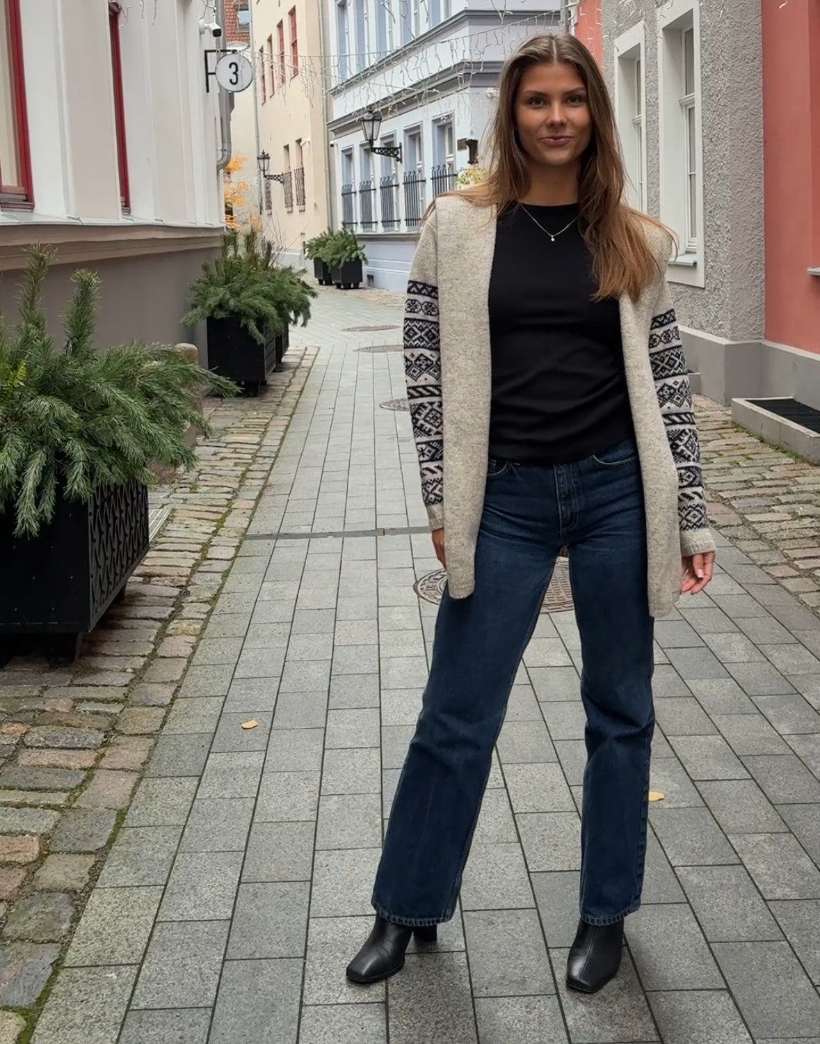 Adīta jaka “Alise” ar kapuci