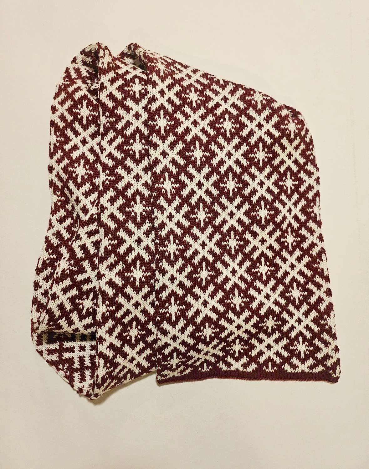 Rakstaina adīta šalle