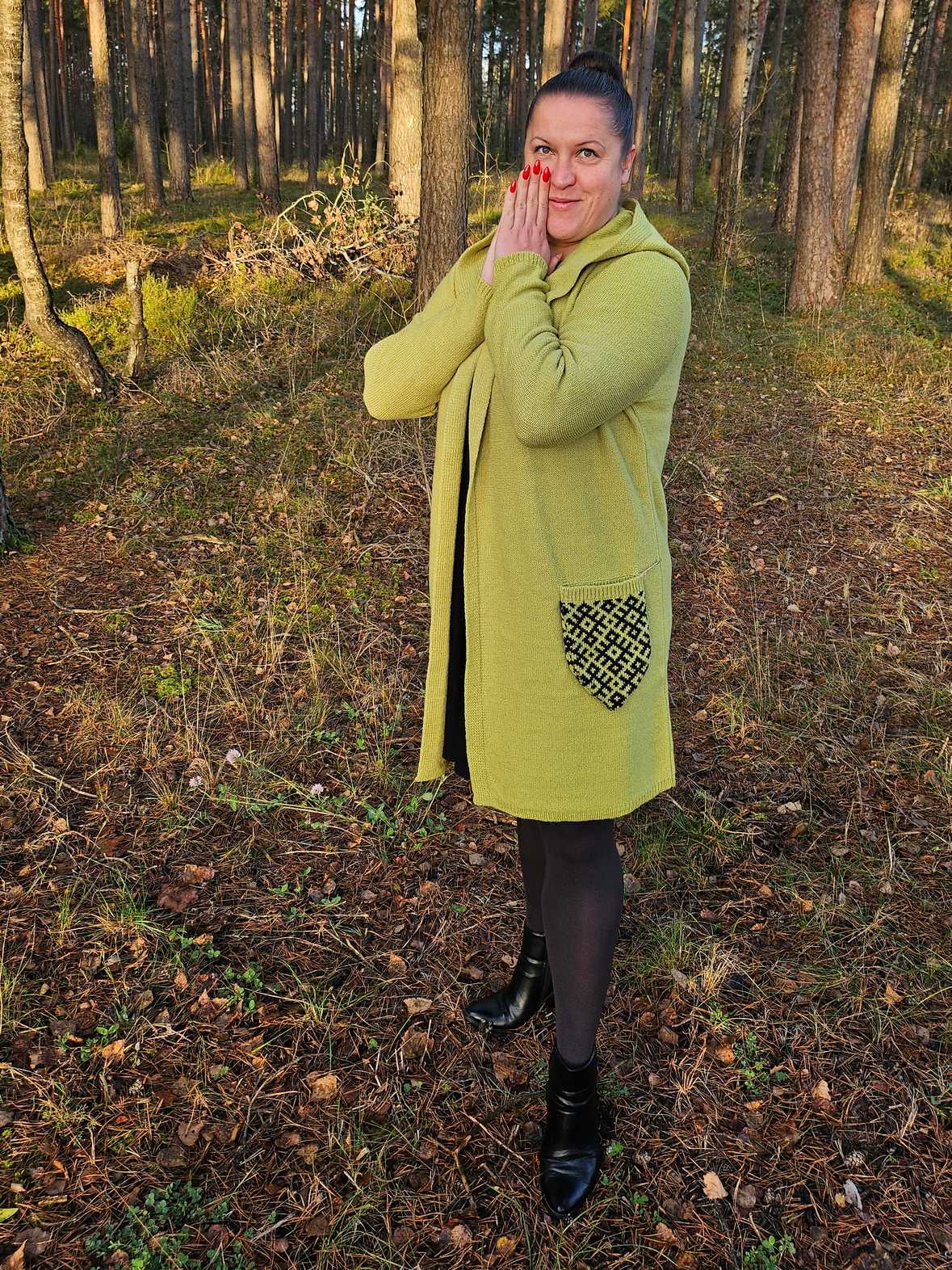 Vilnas mētelis ar rakstainām kabatām