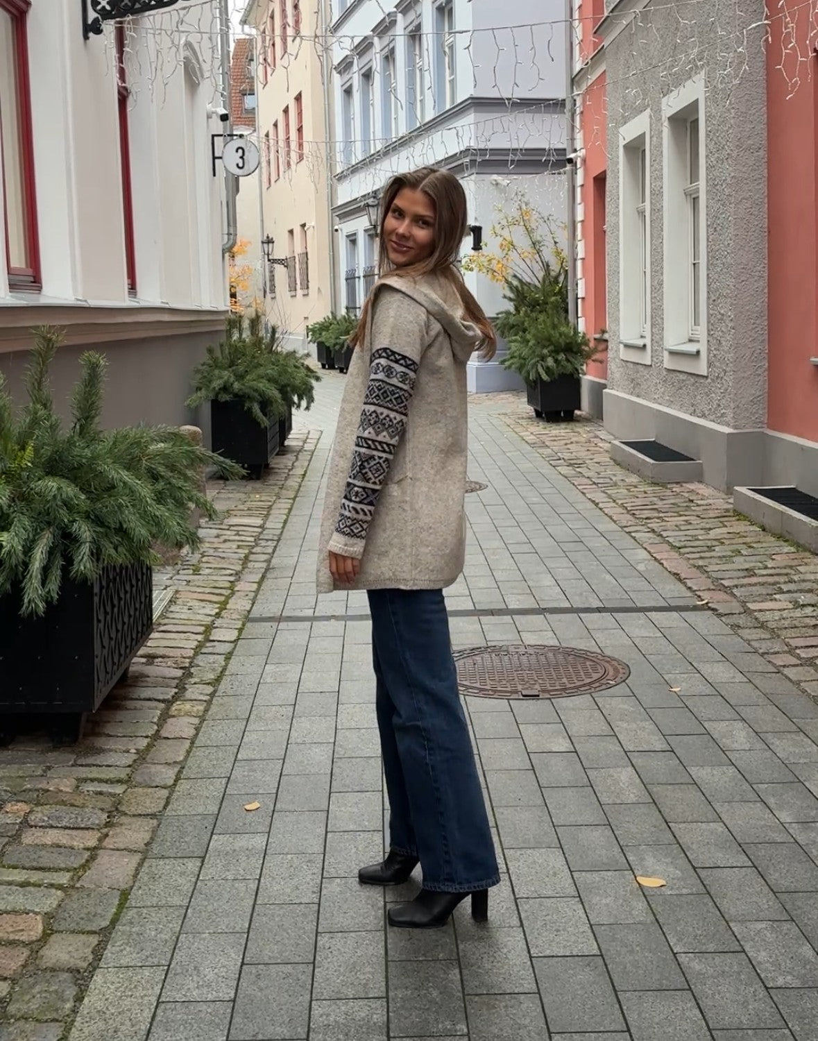 Adīta jaka “Alise” ar kapuci