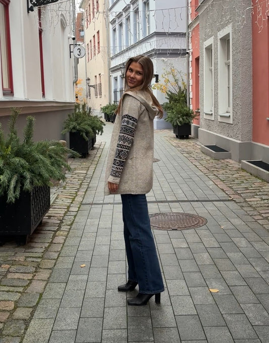 Adīta jaka “Alise” ar kapuci