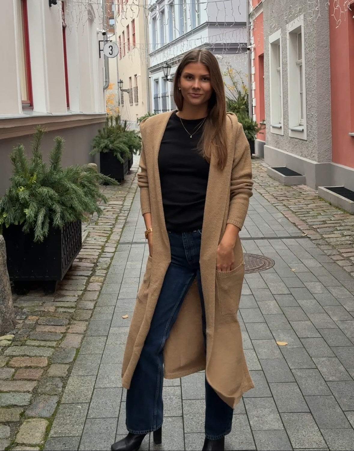 Garš vilnas mētelis ar kapuci "Santana"