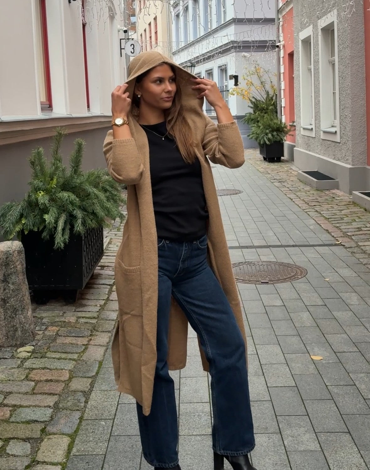 Garš vilnas mētelis ar kapuci "Santana"