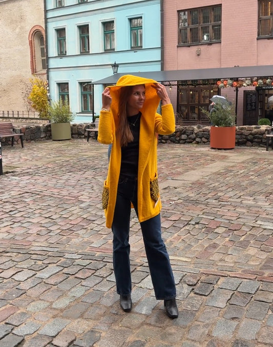 Vilnas jaka ar rakstainām kabatām