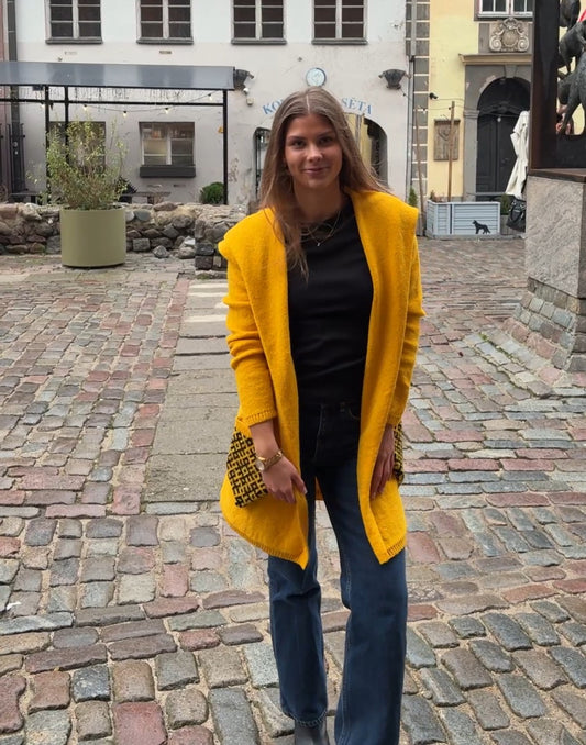 Vilnas jaka ar rakstainām kabatām