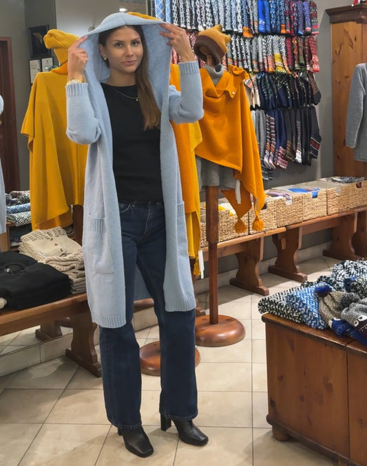 Vilnas mētelis ar kapuci "Guste"