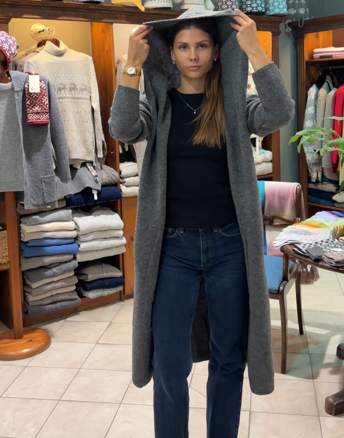 Garš vilnas mētelis ar kapuci "Santana"