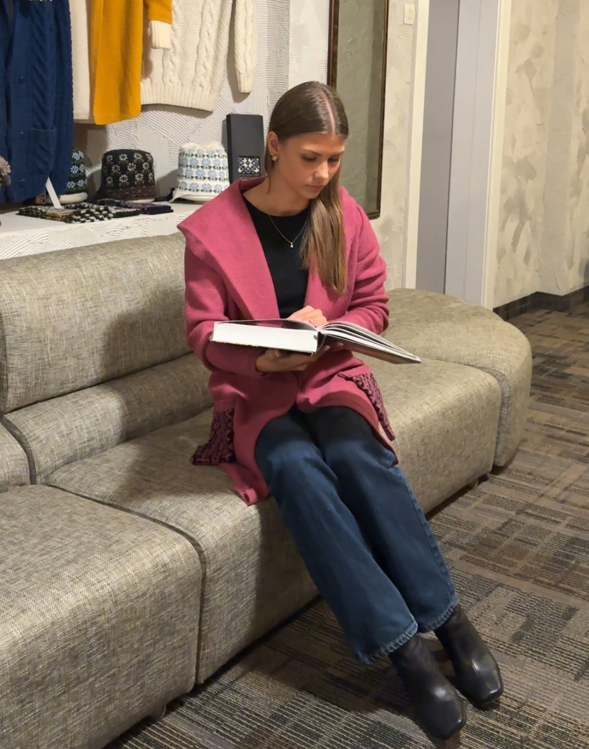 Vilnas jaka ar rakstainām kabatām