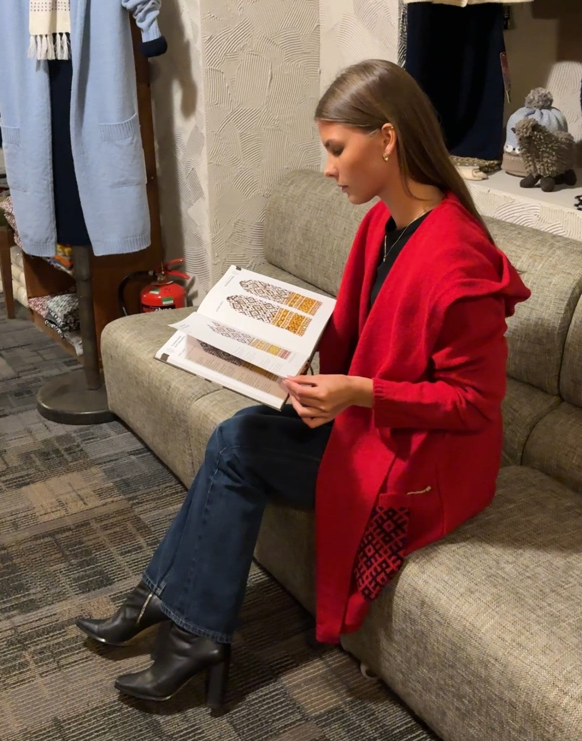 Vilnas jaka ar rakstainām kabatām