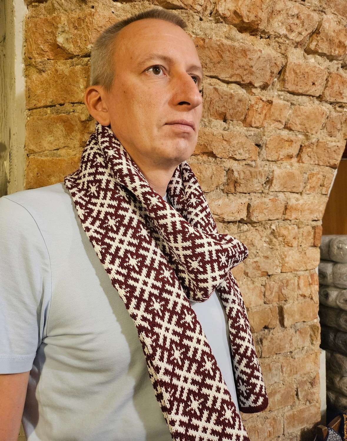 Rakstaina adīta šalle