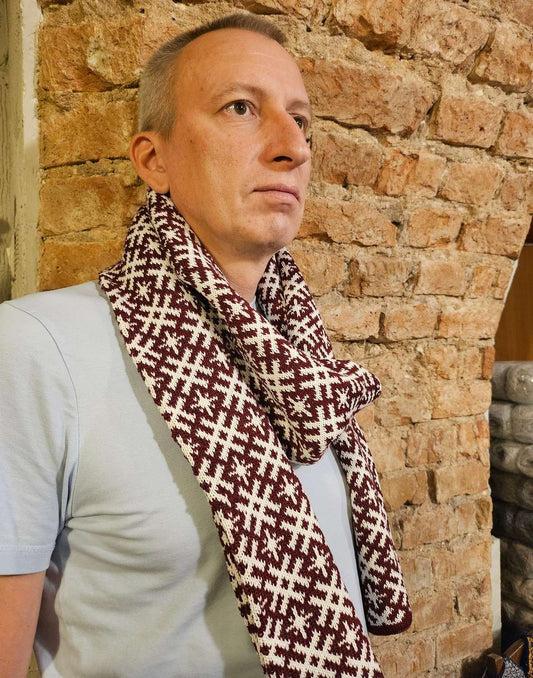 Rakstaina adīta šalle